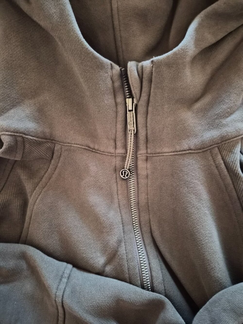 LIKE NEW - LULULEMON CROPPED ZIP SCRUBA - Picture 3 of 4